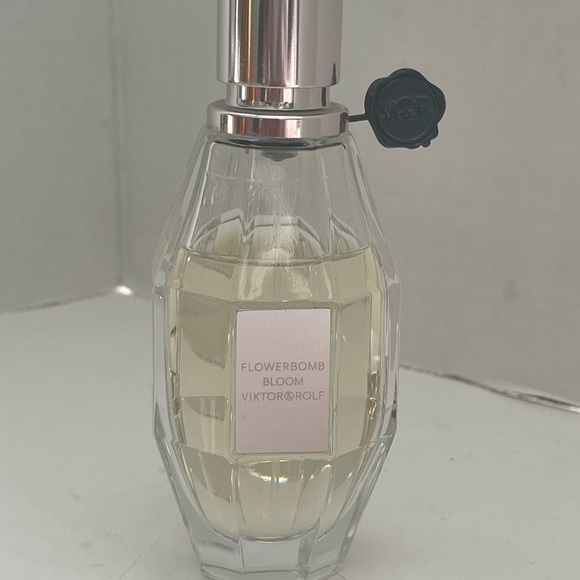 Viktor & Rolf Flowerbomb Bloom used a few times 1.7 Floral with Woods No box - Picture 1 of 9